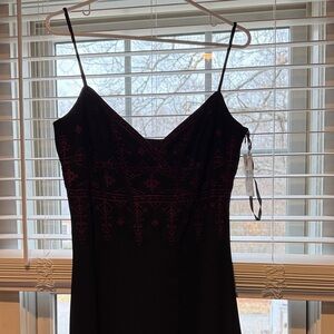 Jones of NY Elegant Black Spaghetti-Strap Dress with Embroidery